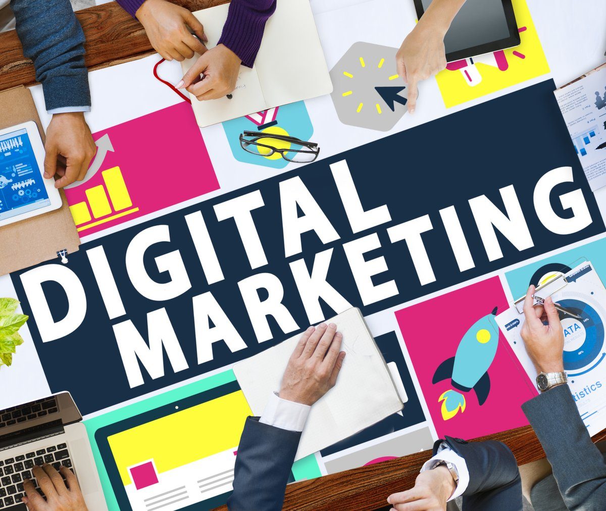 A complete e-marketing course from a famous e-marketing company + accredited certificate